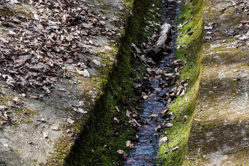 Como fazer canaleta de concreto para água pluvial?